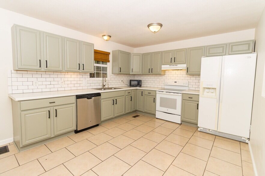 Building Photo - 9134 Westminister Cir Dr
