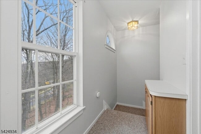 Building Photo - 5 Ajax Ct