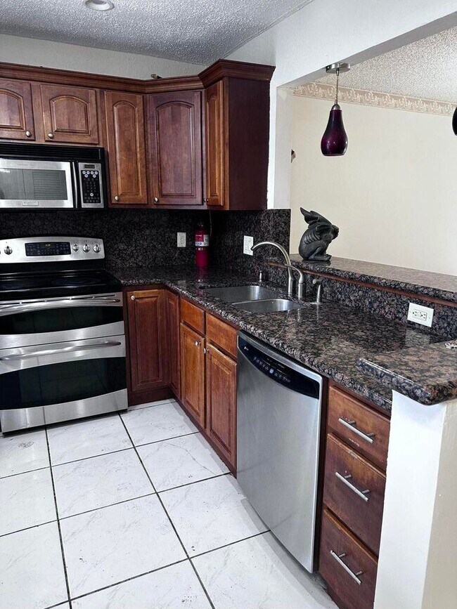 Building Photo - 6200 S Falls Cir Dr