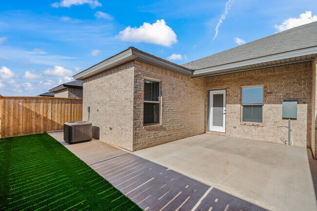 Building Photo - **MOVE IN SPECIAL** Stunning Townhomes in Frenship ISD!