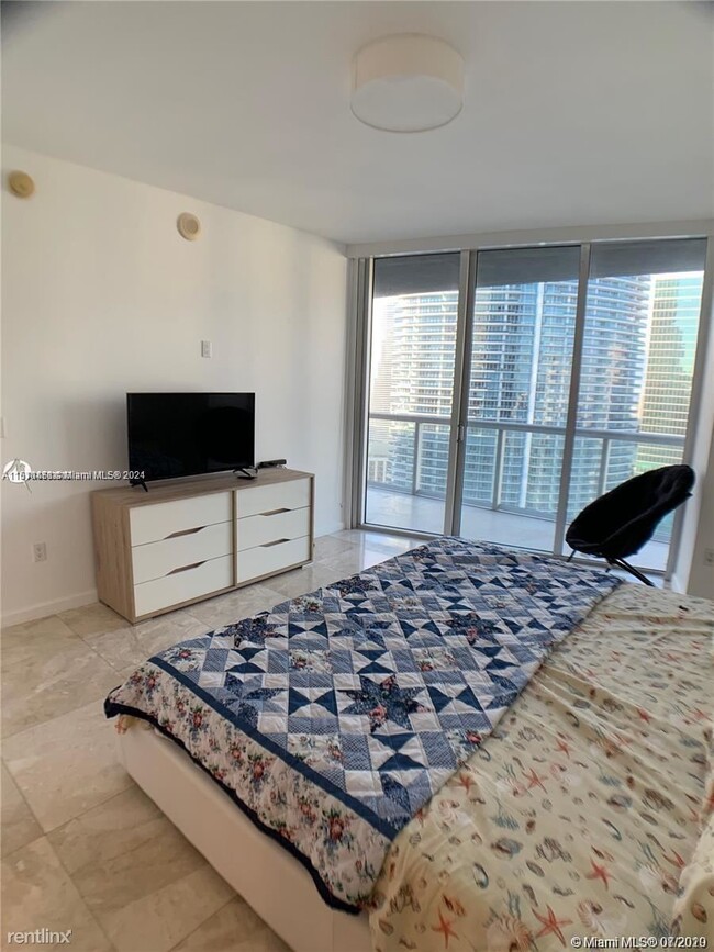 Building Photo - 1 br, 1 bath Condo - 475 Brickell Ave Apt ...