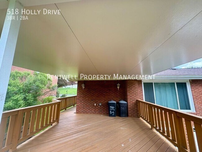Building Photo - 518 Holly Dr