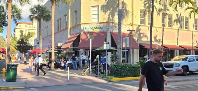 Building Photo - 932 15th St