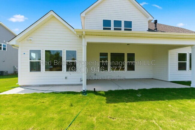 Building Photo - 4016 Dahlia Dr