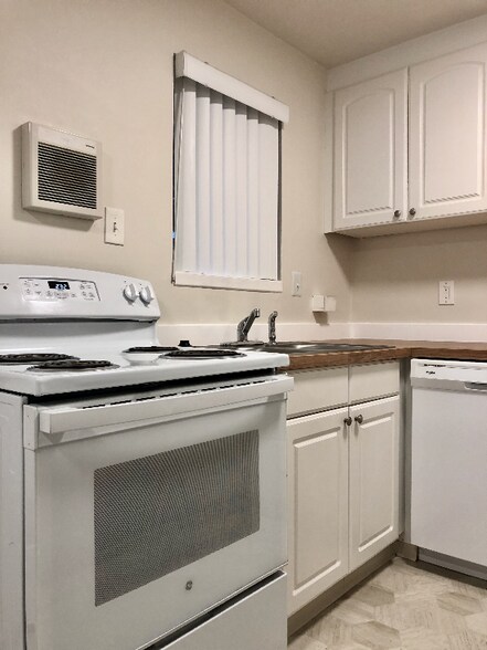 Building Photo - 3604 NE 73rd Pl