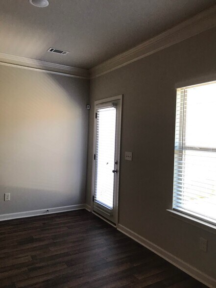Building Photo - 348 Turtle Creek Dr