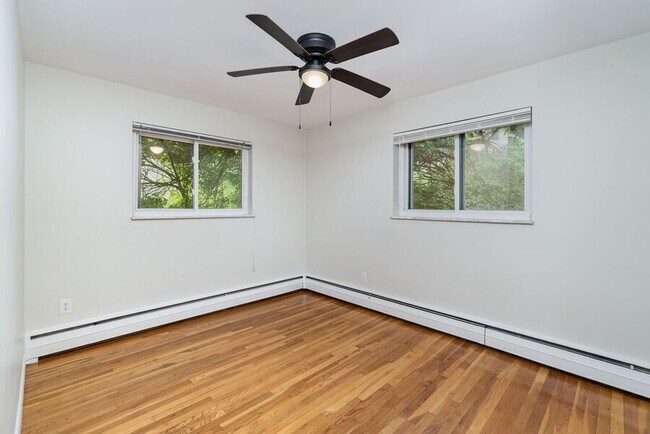 Building Photo - 3525 Linwood Ave