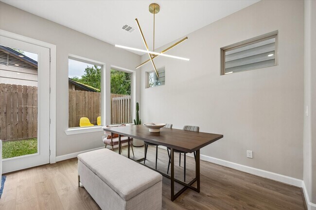 Building Photo - 5205 Amber Sunrise Dr
