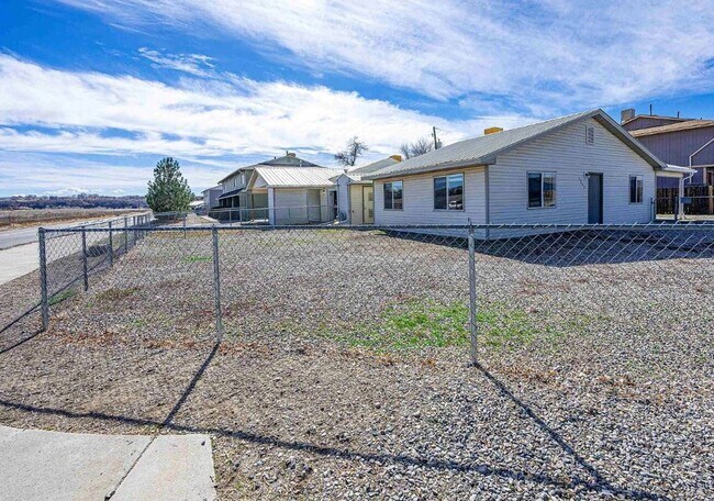 Building Photo - 3249 White Ave