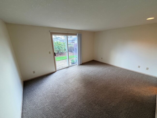 Building Photo - r286