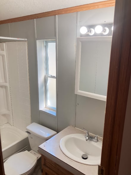 Building Photo - 37 Village Ct