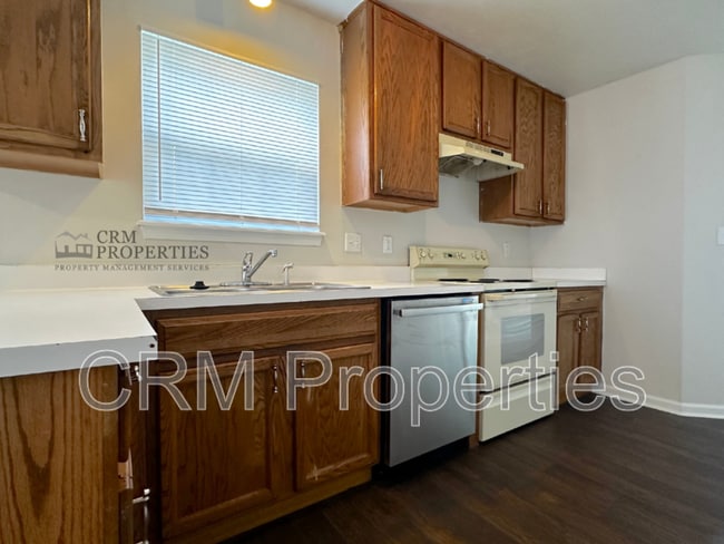 Building Photo - 7202 Parklake Cir