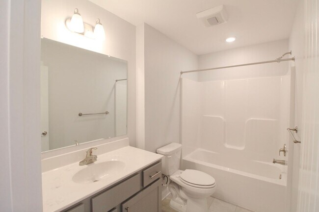 Building Photo - Stylish and Spacious Townhome Near Sentara...