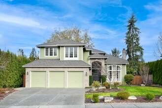 Building Photo - Spacious 5 Bedroom 3 Bath Home w/ 3-Car Garage and New Updates!