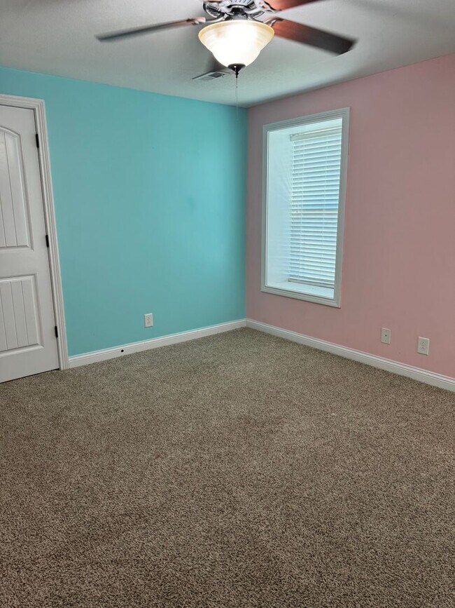 Building Photo - 1701 Winterhaven Ct