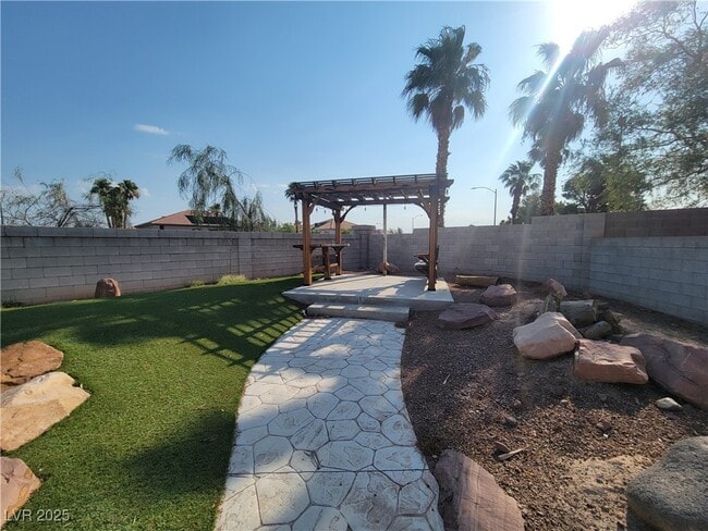 Building Photo - 2094 Silver Breeze Ave