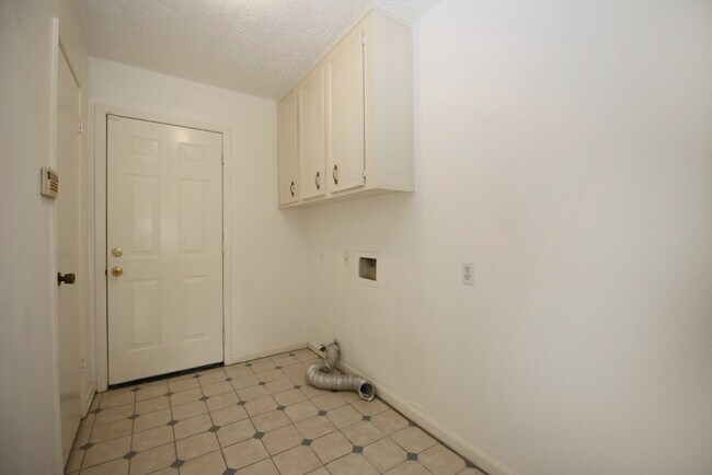 Building Photo - 11662 Sagewillow Ln