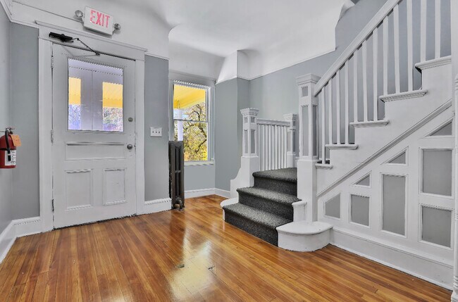 Entrance/Front Foyer - 264 Clinton Ave