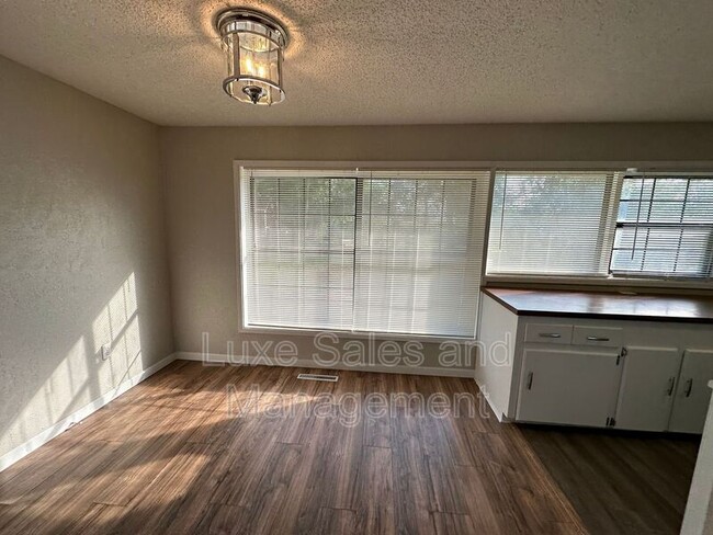 Building Photo - 209 Gill Dr