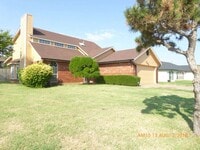 Building Photo - 4302 SW Parkridge Blvd
