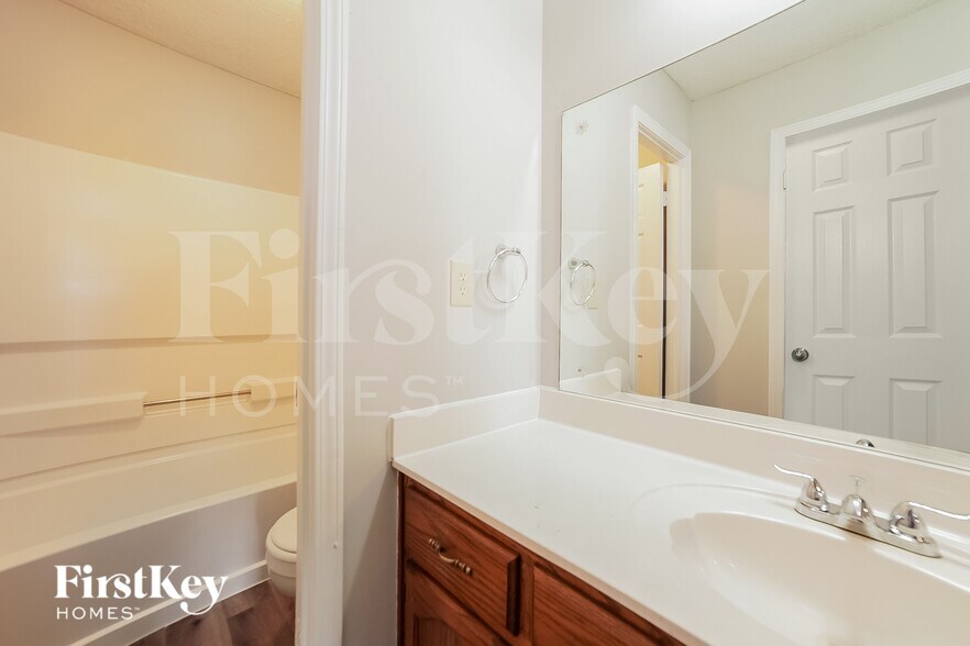 Building Photo - 7212 Layne Dr