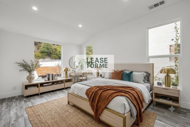 Building Photo - 9848 Portola Dr