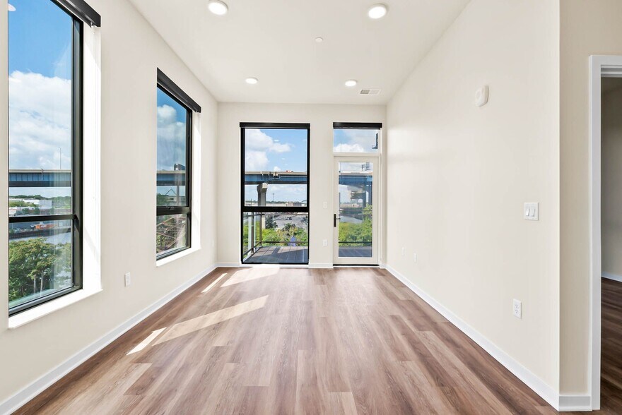 Building Photo - 777 W Freshwater Way