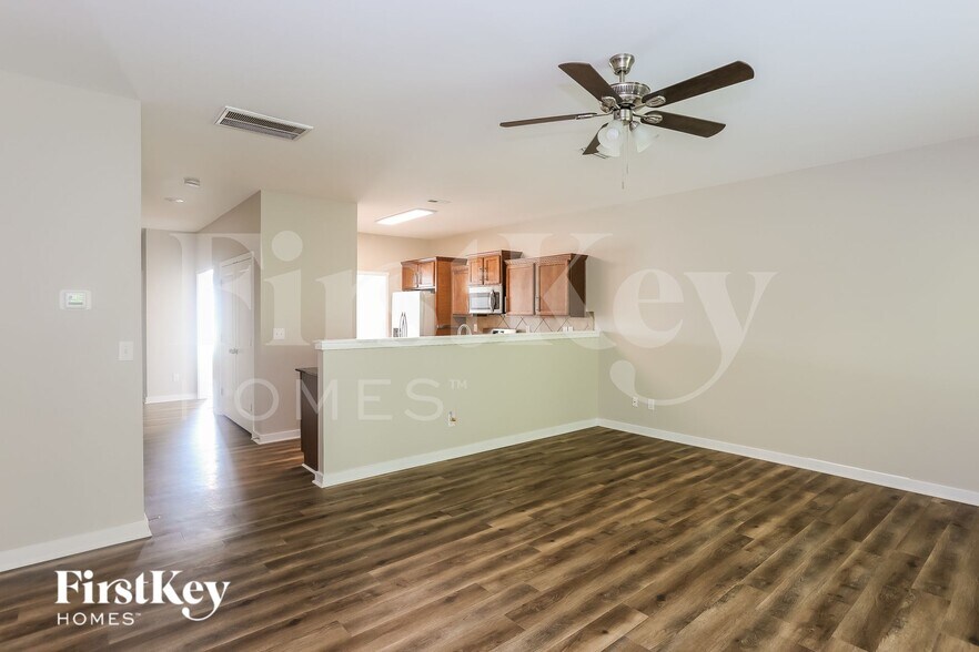 Building Photo - 303 Landis Oak Way