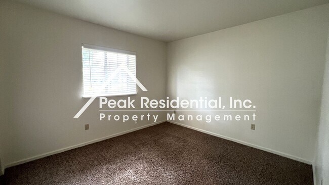 Building Photo - Very Nice 3bd/2ba Citrus Heights Home with 2 Car Garage - Must See!
