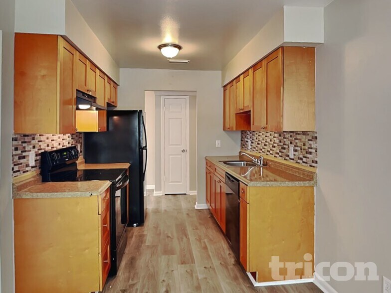 Building Photo - 1404 Fernwood Pl