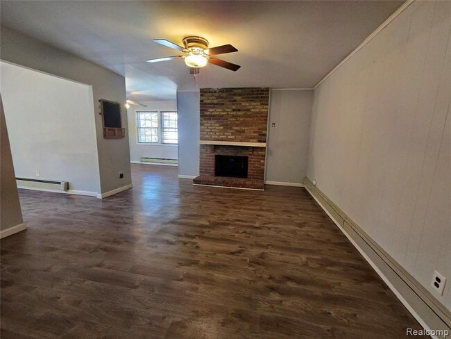 Building Photo - 2951 Hill Dr