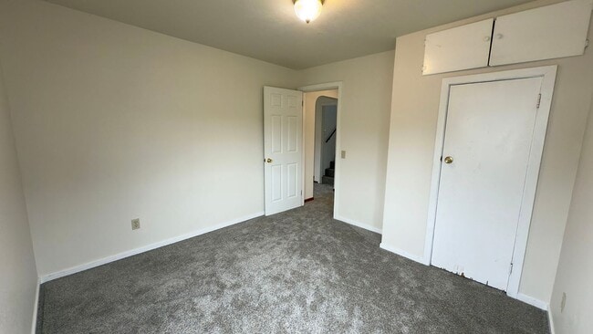 Building Photo - 803 6th Ave