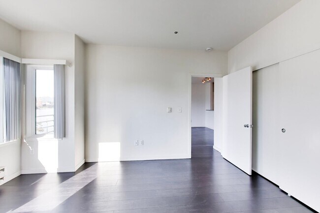 Building Photo - 1524 1st Ave