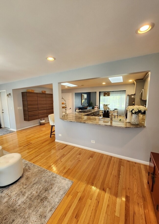 Building Photo - 106 Mound St