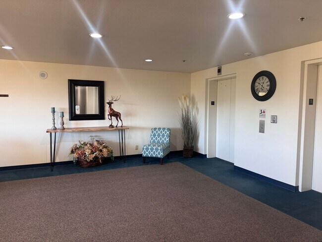 Building Photo - Horizon Towers 2Bed 2Bath Condo!!!