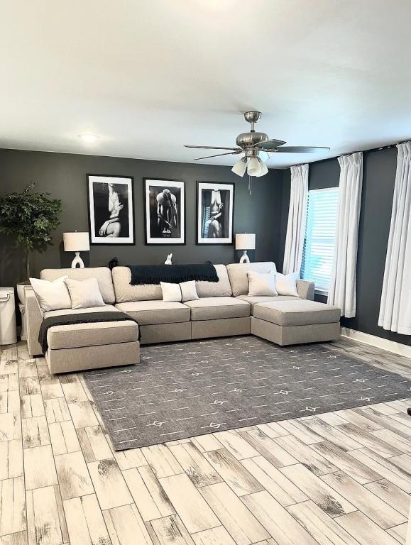 Building Photo - 8440 Mint Julep Dr