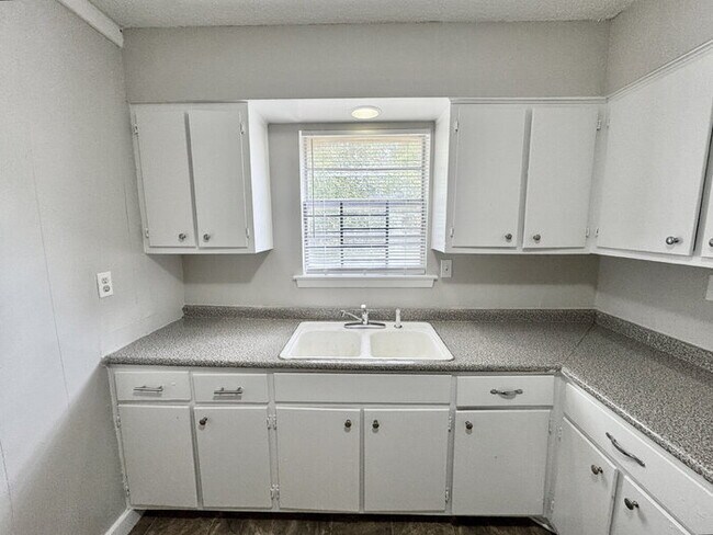 Building Photo - 4540 Spring Valley Dr