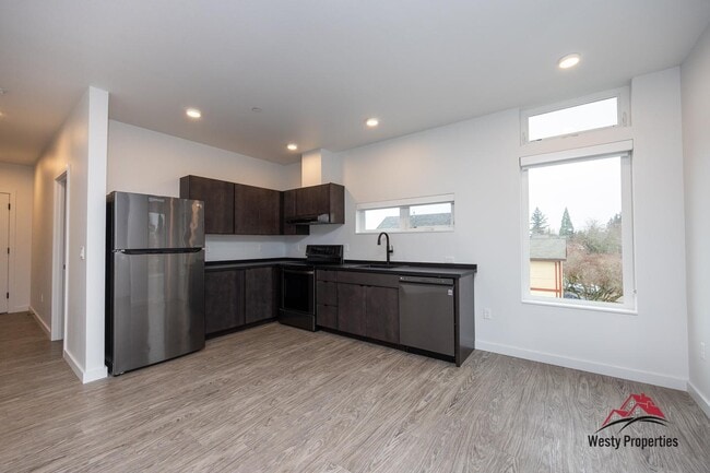 Building Photo - 4647 SE 40th Ave