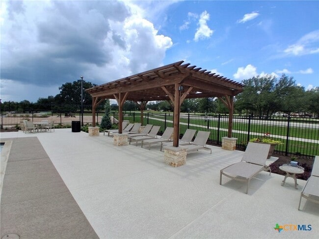 Building Photo - 253 Villars Dr