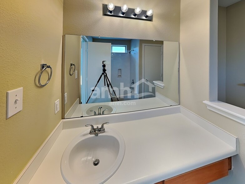 Building Photo - 9227 Mare Country