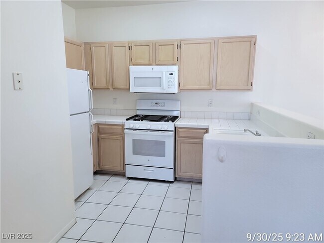 Building Photo - 6014 Vegas Dr