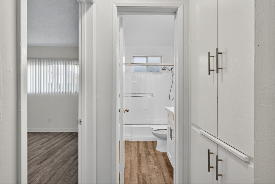 Building Photo - 1751 Cabrillo Ave