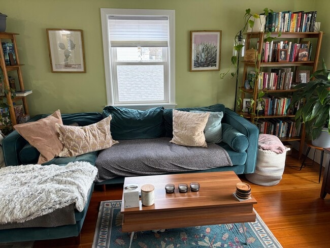 Building Photo - 52 Bolton St