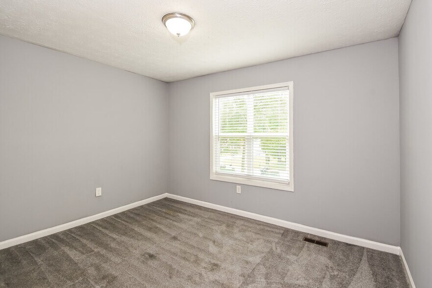 Building Photo - 6513 Mitchell Ln SW
