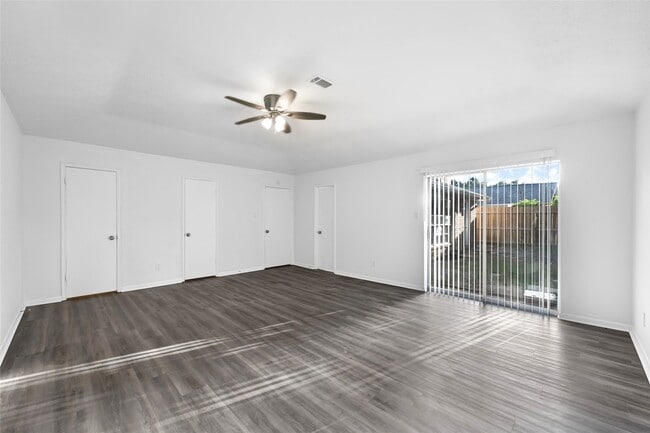 Building Photo - 2030 Mustang Springs Dr