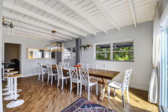 Building Photo - 320 Riverdale Rd