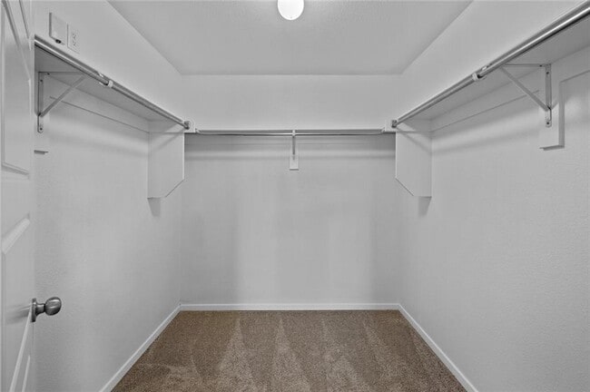 Building Photo - 988 E Bunting St