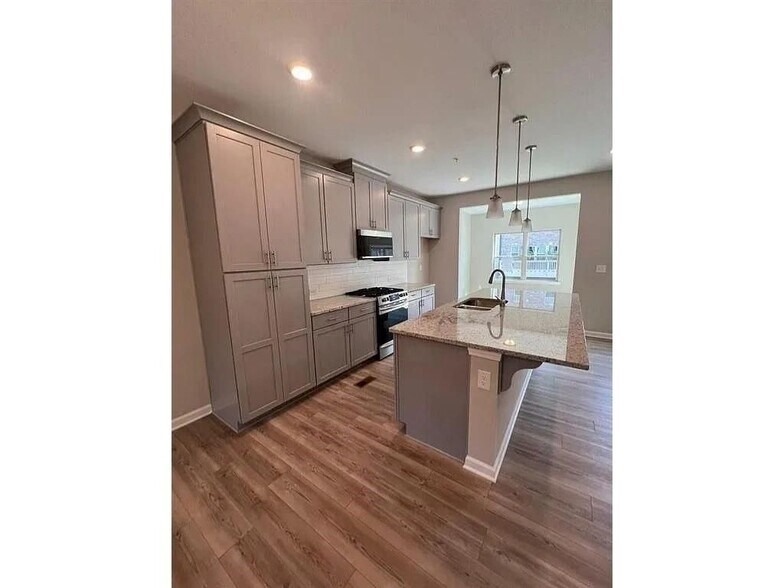 Building Photo - 735 Brecklin Ln