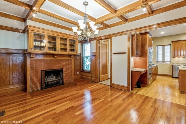 Building Photo - 836 E 52nd St
