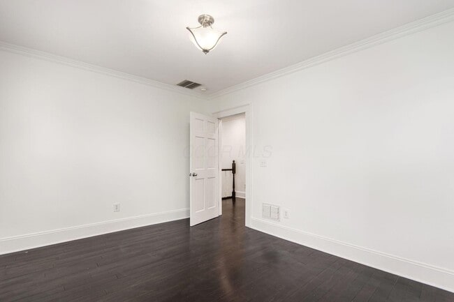 Building Photo - 106 E Gates St